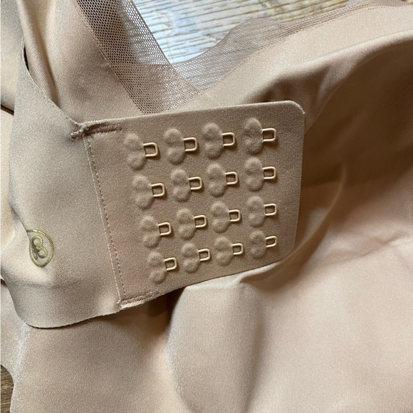 HoneyLove Wire Free CrossOver skin color tan Bra - Picture 9 of 10